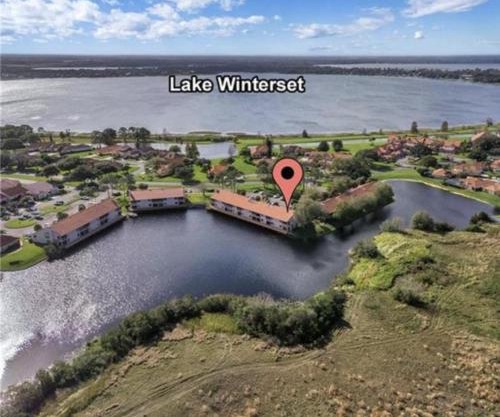 Lakefront Retreat In Winterset