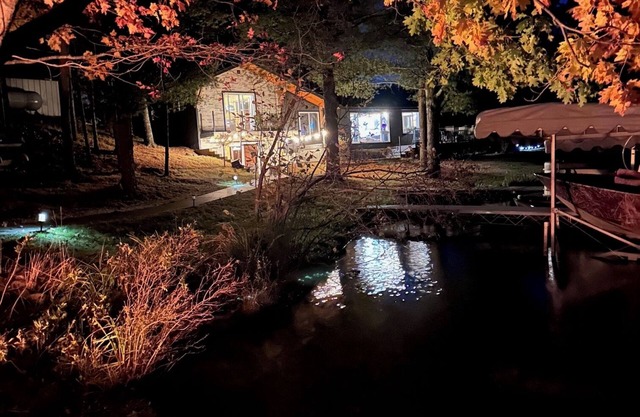 Lakefront Retreat on Twin Bear Lake – Sleeps 10 ~ Perfect for Families!