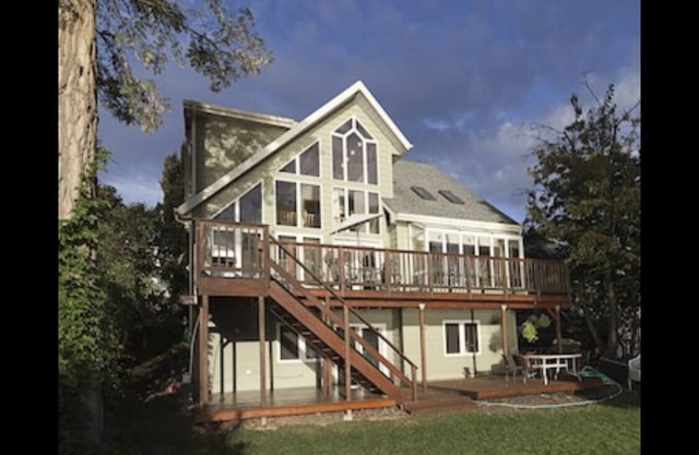 Lakefront Retreat