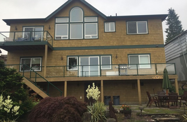 Lakefront retreat. Welcome to Big Lake. 4 Bedroom House