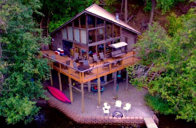 Lakefront Rustic Log Cabin am wunderschönen See Coeur d 'Alene!