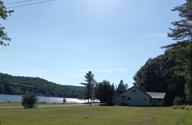 Lakefront Serenity Retreat with WiFi on Pristine Canada Lake