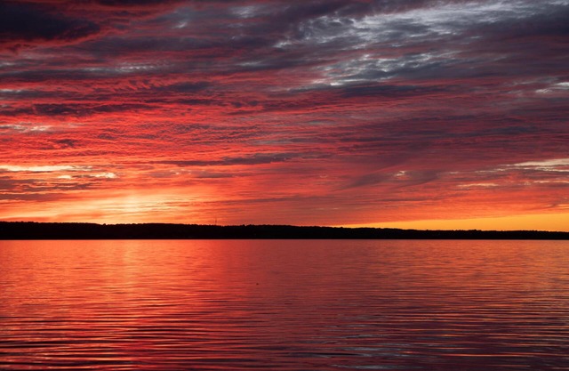 Lakefront Serenity mit Blick auf den Sonnenuntergang auf Seneca Wine Trail