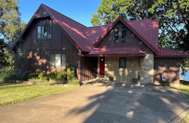 LAKEFRONT! Spacious 5-bedroom house on Grand Lake with 3 slip dock