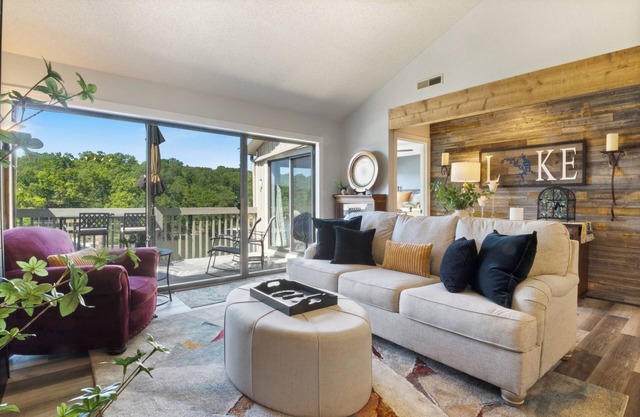 Refined 2BR/2BA Condo - 5 Star Stay - Fireplace - Desk - King & Queen Beds