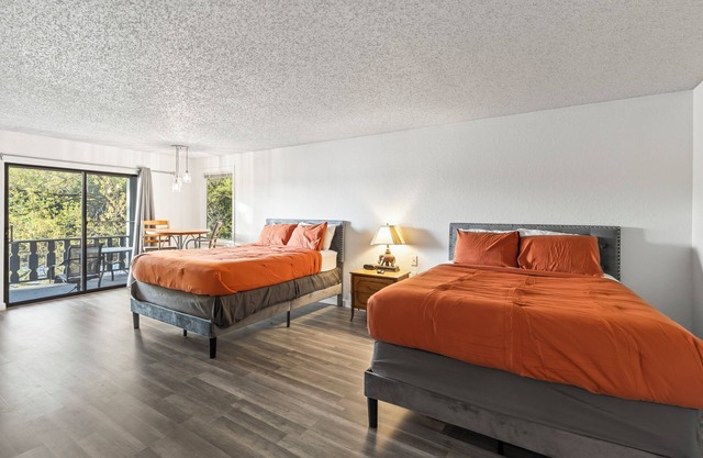 Lakefront Stay-Unit 1+TV+Dining Table