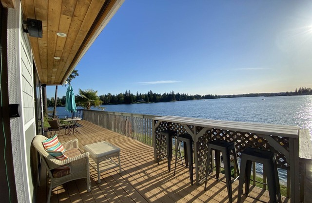 Lakefront Studio Cabin & Tiki Hut. Enjoy Summer Fun and Winter Serenity!