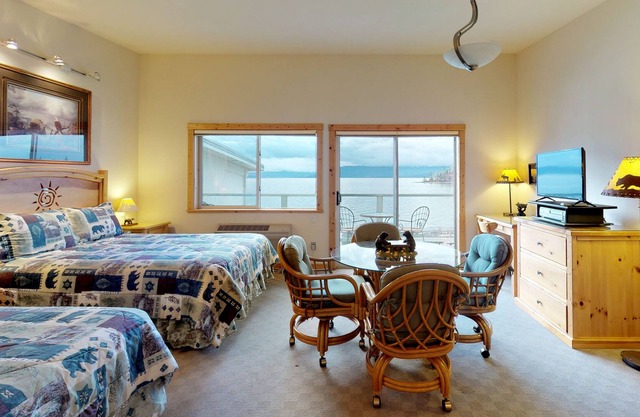 Lakefront Studio mit Blick auf die Bucht, gemeinsames Dock & Slip-Boot, gratis Wifi & mehr!