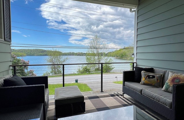 Lakefront Sunset Views 3 bed 2 bath w/ Private Lake Access