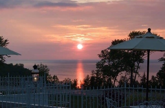 Lakefront Sunset View King Suite