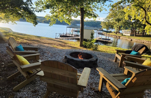 Lakefront Sunset Views - few steps to private dock - 250 feet of shoreline!