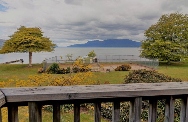 Lakefront Tarawera Bliss