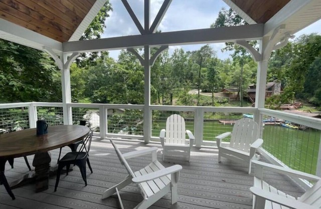 *Lakefront* Tennessee Mare (Adjacent TN Stud)