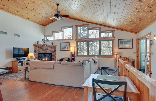 Lakefront Tomahawk Getaway w/ Deck & 2 Fireplaces!