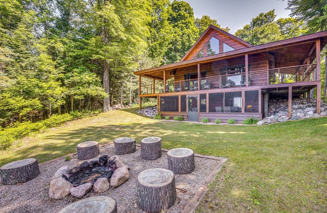 Lakefront Townsend Cabin w/ Fire Pit, Private Dock