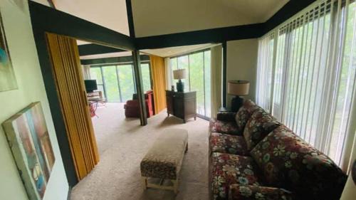 Lakefront Treetop Village 3bd3badeckpool-6pp