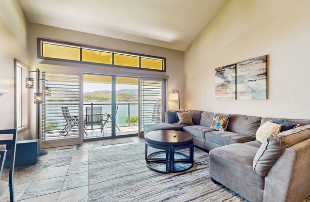 Lakefront, two-bedroom condo + loft w/ shared pool & hot tub and high-speed WiFi