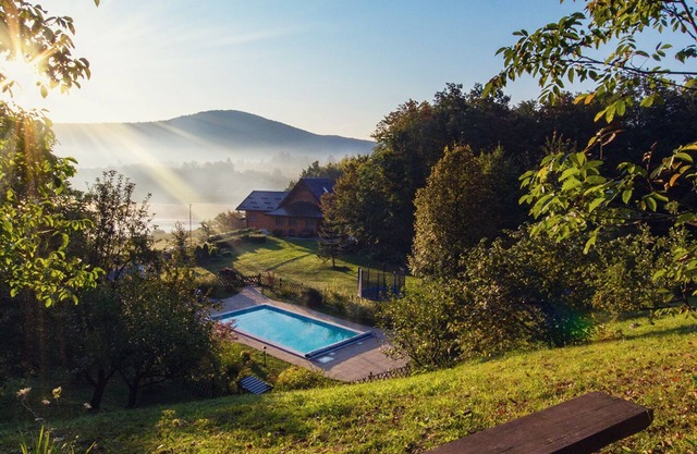 Lakefront Villa Jelenic Von Bertovic in Kroatien mit einem Squashplatz, Fitnessraum, Kino