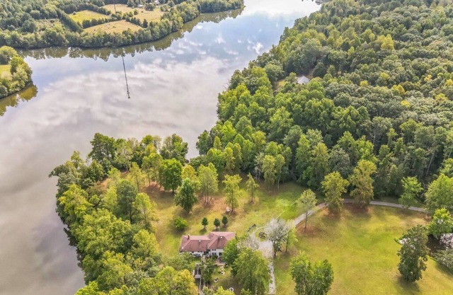 Lakefront Villa on Lake Orange VA The first floorspace is blocked for cleaning