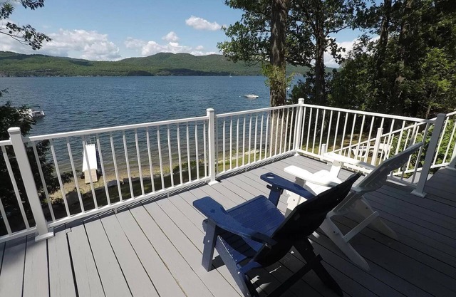 Lakefront w/ large deck, screened porch, dock, private lakefront. Pet friendly!