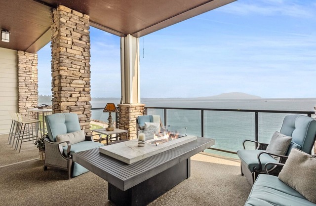 Lakefront w/Private Hot Tub - Seasons at Sandpoint