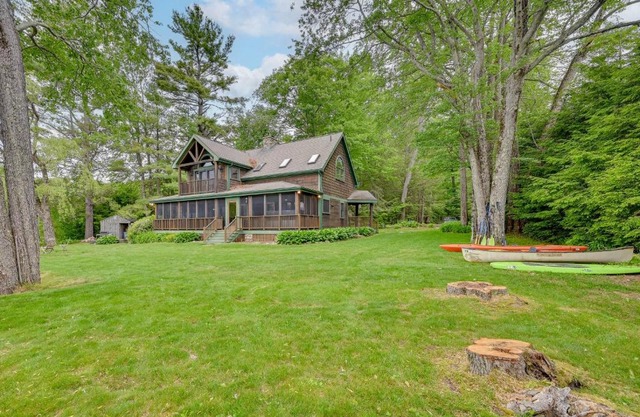 Lakefront Westhampton Cabin with Beach and Kayaks!
