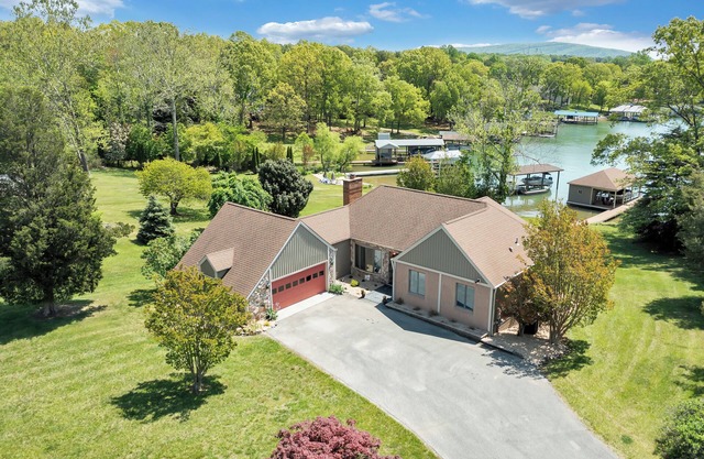 LAKE Stargaze: Lakefront with Private Dock.