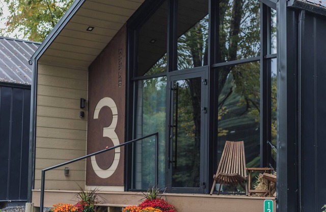 Lakefront Wooden Chalet in the Poconos / Fishing, Yoga retreats, Paddle Boats