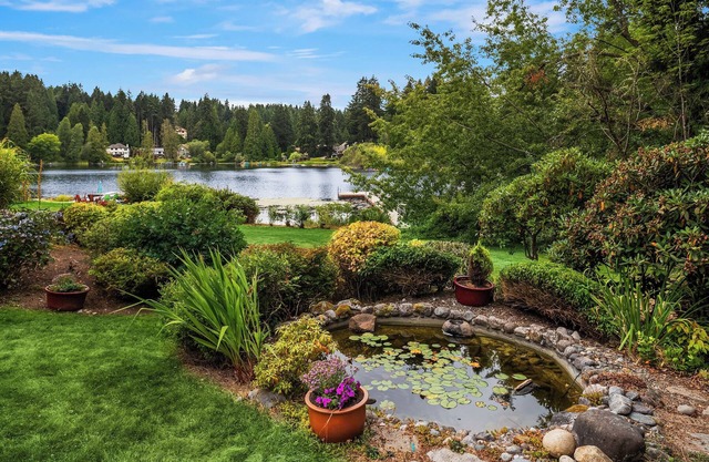 Lakefront Woodinville Seattle Wine Country 3 BDRM 3 BTH House w English Garden