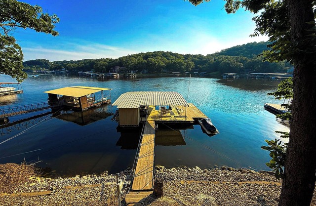 Lakeftont 4BD/2BA/Private Dock/Grill/Decks/Firepit/Quiet Cove-12PP