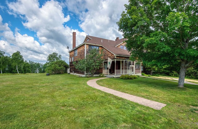 Lakehouse Condo 2A - pet friendly with shared beach on Rangeley Lake