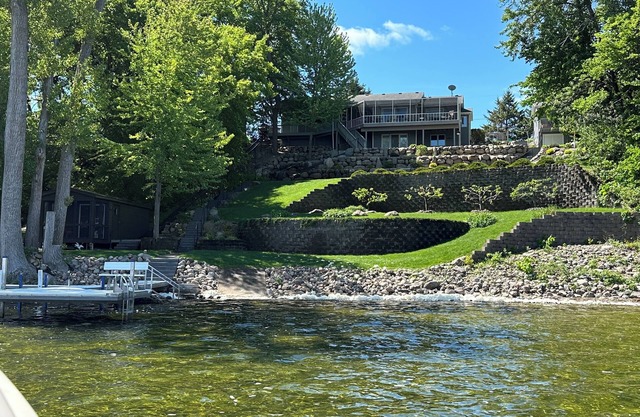 Lakehouse + Guesthouse Retreat with hot tub - Pontoon & Jet Ski Rental