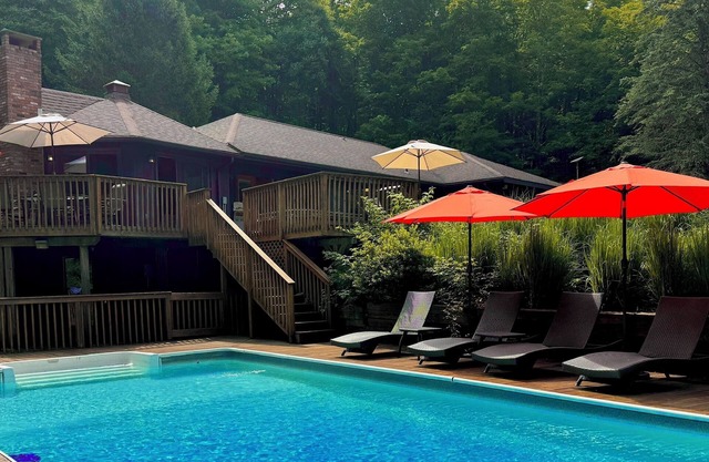 Lakehouse on Semi-Private Lake with Pool