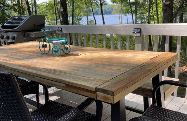 Lakehouse Paradise. Wonderful Family Memories ! Furry family members stay free.
