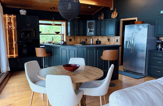 Lakehouse w/Private Beach