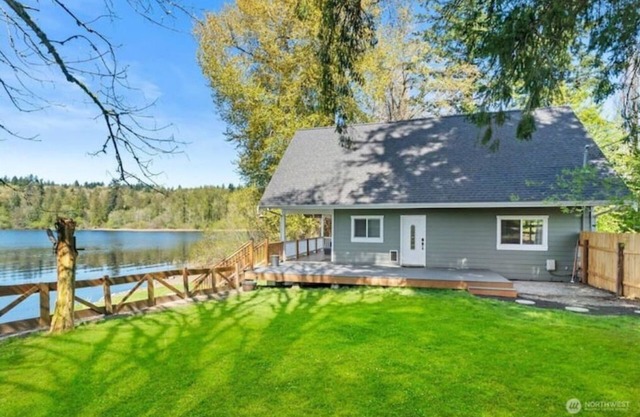 Lakehouse With Hot Tub, Covered Patio, Outdoor Fire-pit and BBQ