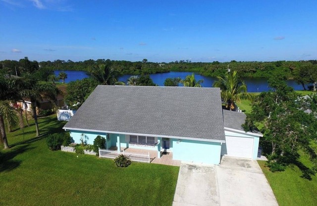 Lakehouse with Sunsets eine Meile von Indian River Lagoon