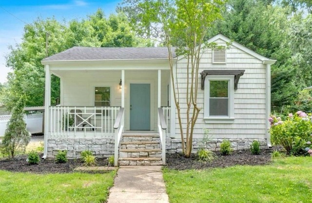 Lakepoint Landing 2B-2B 3Tvs close to highway I-75 1 king size bed