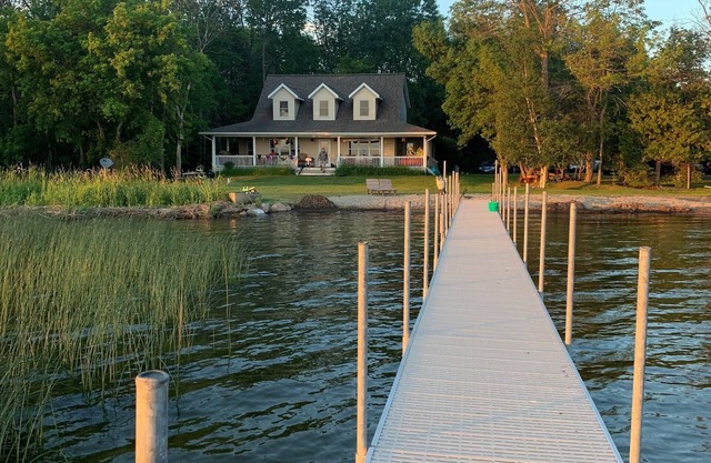Lakeshore cabin