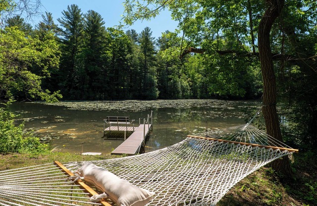 Lakeshore cabin with private beach and dock