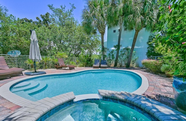 Lakeshore Dunes! Gated Community! Private Pool! 6 Adult Bikes!