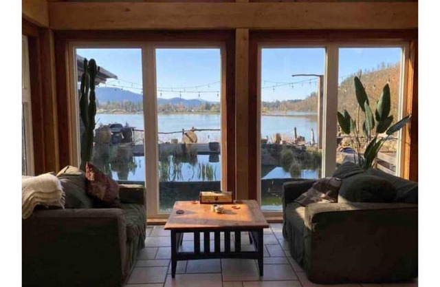 Lakeshore "Holleyville" Countryside Farm House