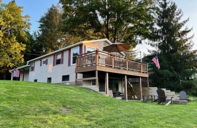 Lakeshore Lodge - Kayaks, deck, updated decor, near both parks