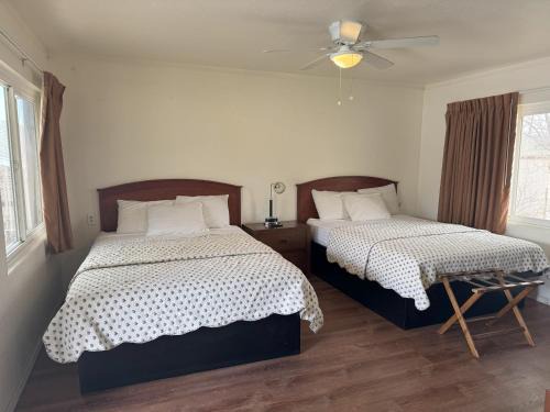 Lakeshore Lodge