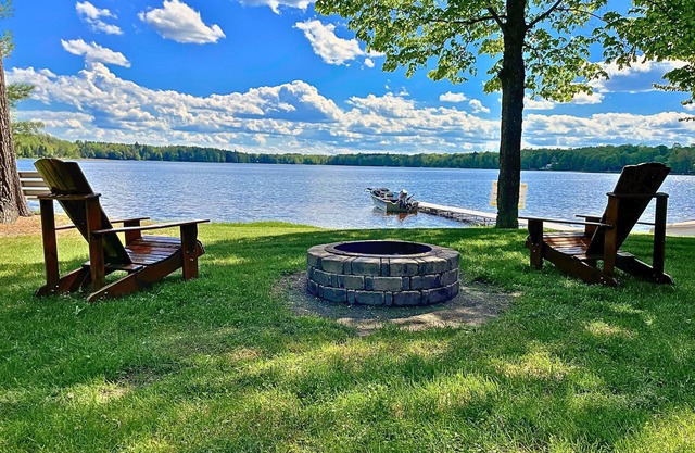 Lakeshore Pines | Peaceful, Lakefront Seclusion | 2 Bedroom