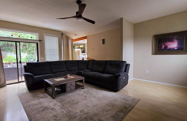 Lakeshore Retreat offers aircon & heating, along with Wi-Fi, Netflix, and Prime.