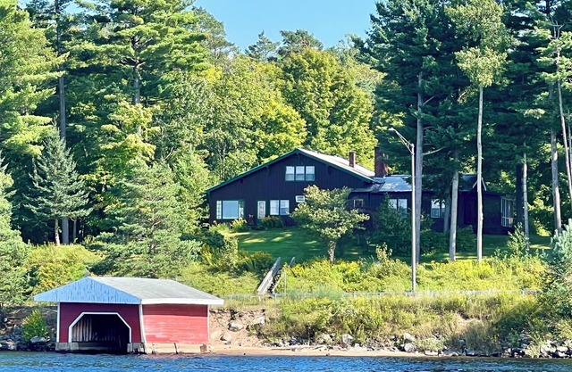 Adirondack Lodge am See