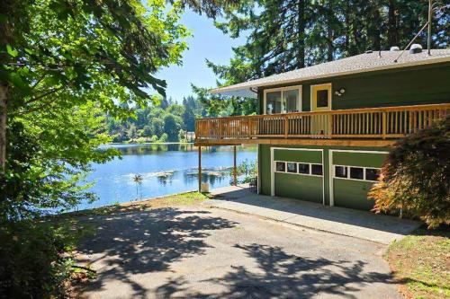 Lakeside Bliss