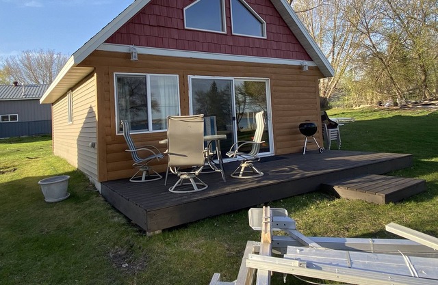 LAKESIDE CABIN 2 bdrm huge cabin 300 ft from lake cabin7