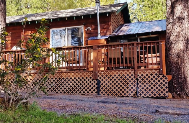 Lakeside Cabin, gemütlich, familienfreundlich und tierfreundlich, schöne Aussicht, Free Dock & Boat Slip